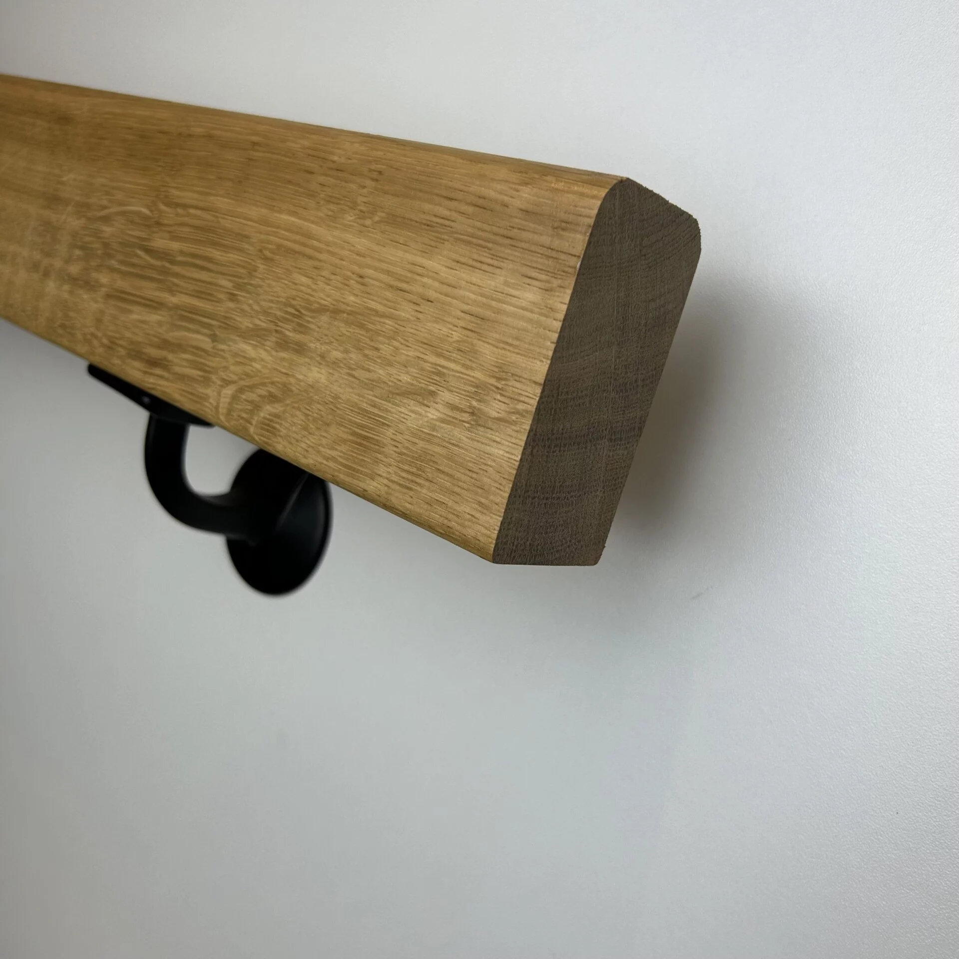 Eiken rechthoekige trapleuning gelakt