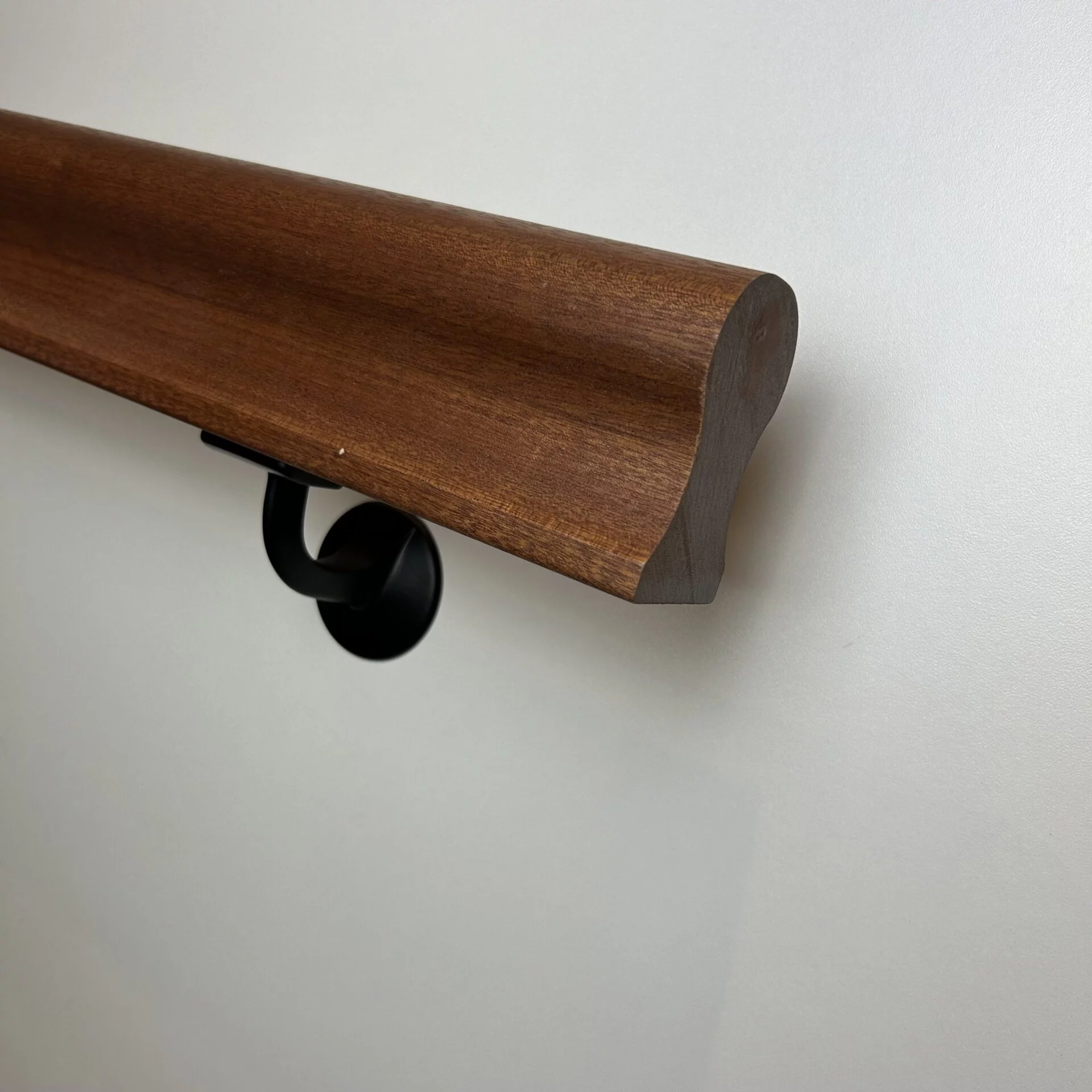 Mahonie sleutelgatprofiel gelakt