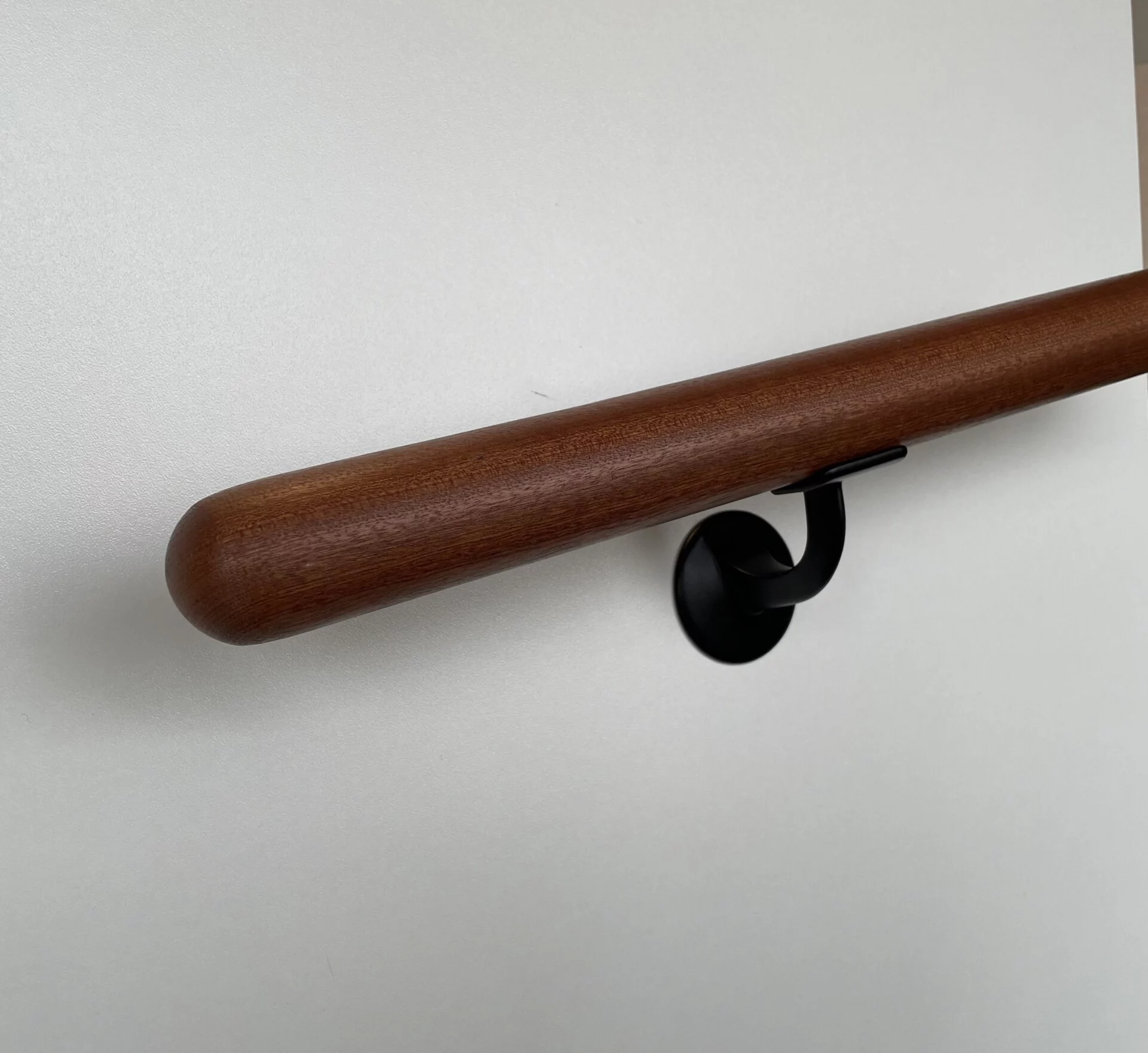 Ronde mahonie trapleuning