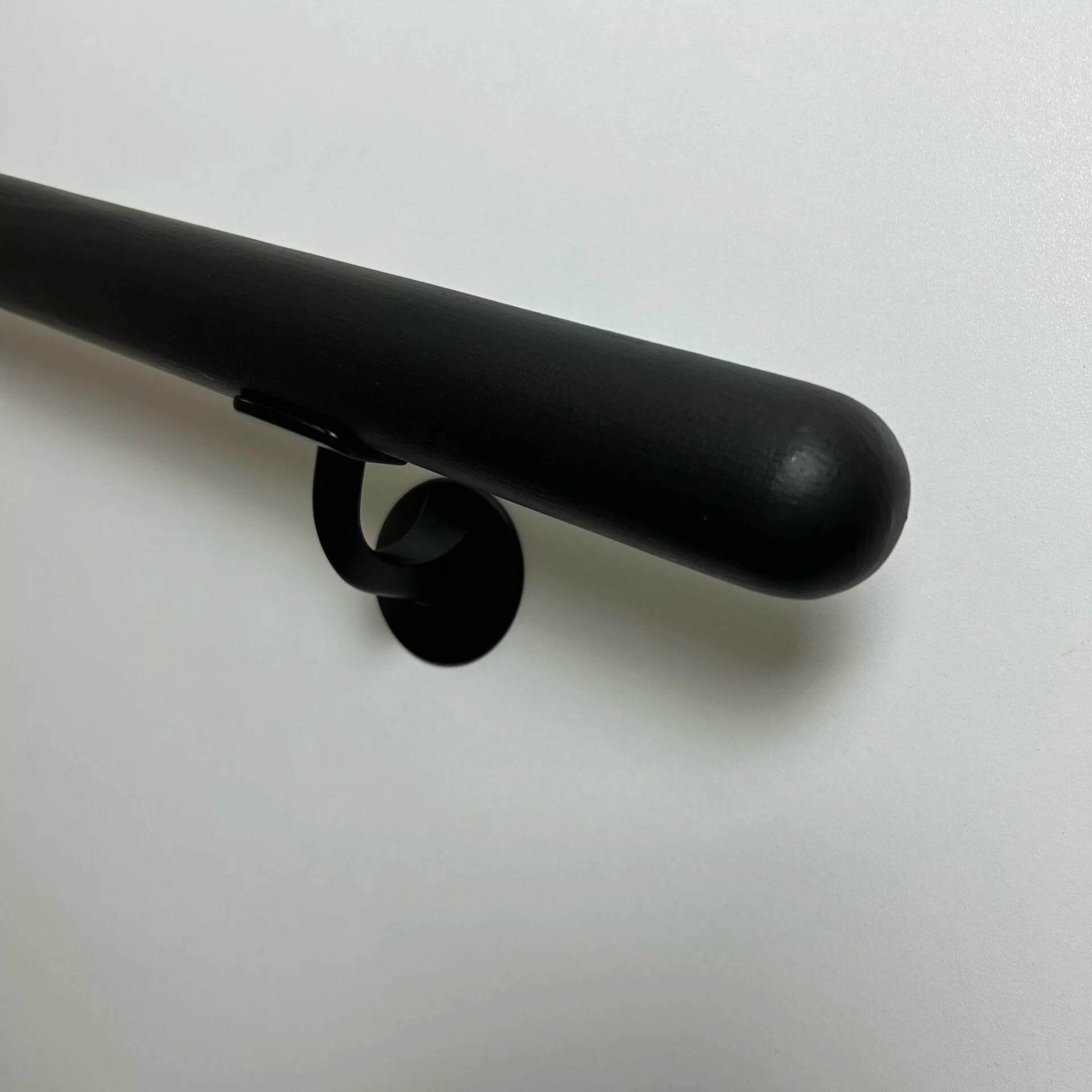 Ronde zwarte trapleuning